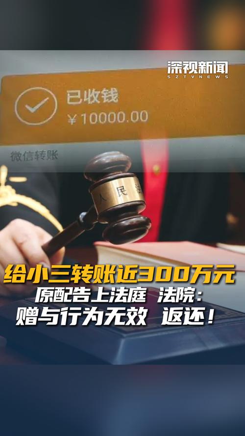 老人手握医院缴费单坐在法庭走廊长椅上的照片