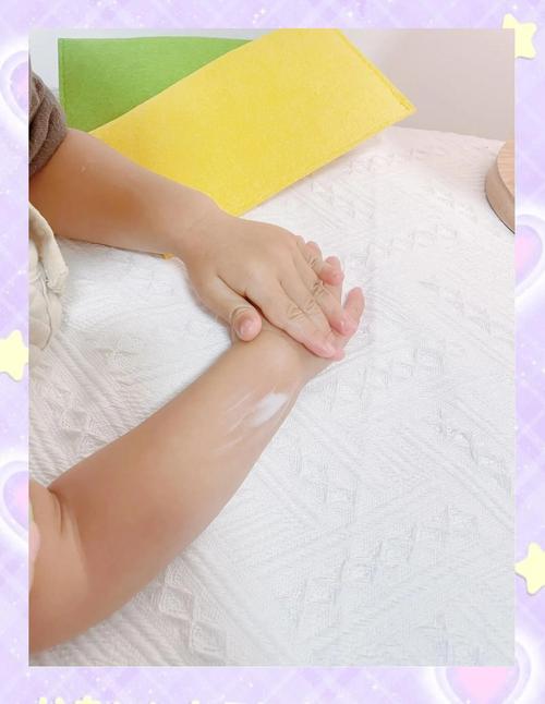 特应性皮炎儿童洗澡后身体乳涂抹示范图