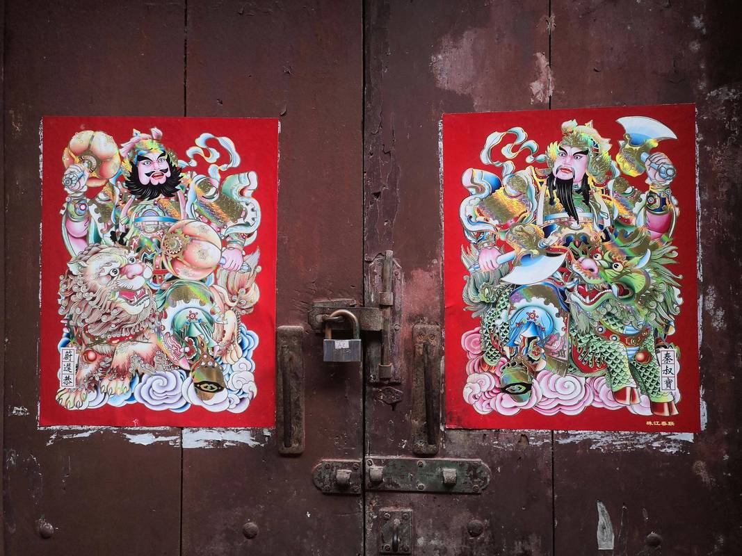 贴不贴大门，它都是年画