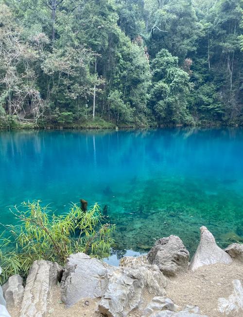 荔波小七孔卧龙潭蓝绿色水景