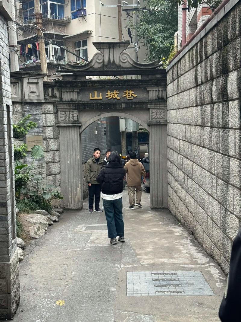5. 渝中区·山城巷第三段:没人告诉你的天台