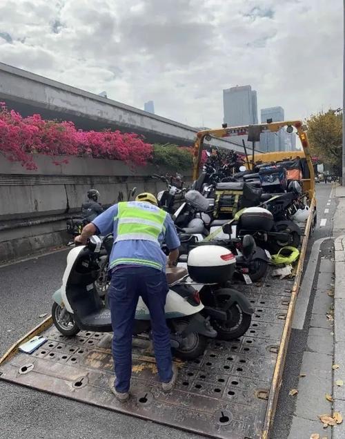 广州网约车跨区域接单被扣车现场