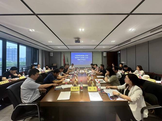员工入职时签署知识产权归属协议的会议室实拍图