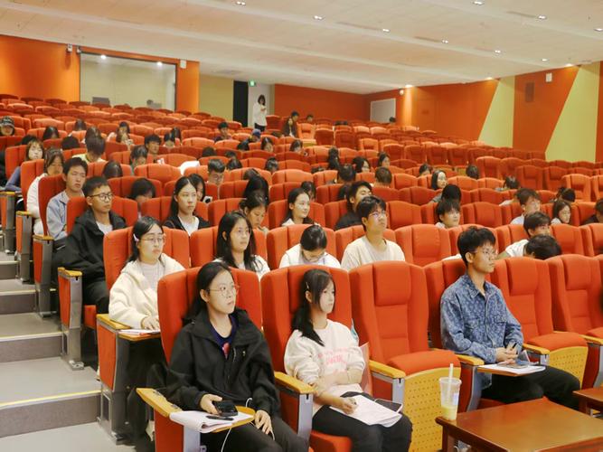 毕业学长学姐分享升学经验讲座会场
