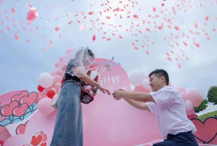 婚礼现场无人机撒花瓣雨创意
