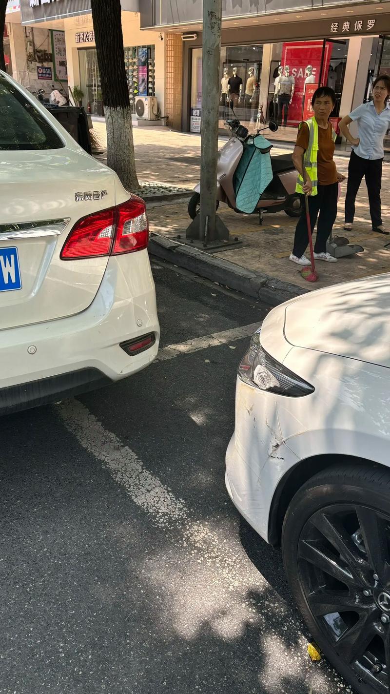 紧急避险的残酷真相:司机为避让小孩撞坏店铺,到底凭什么免责? - 云帮法律