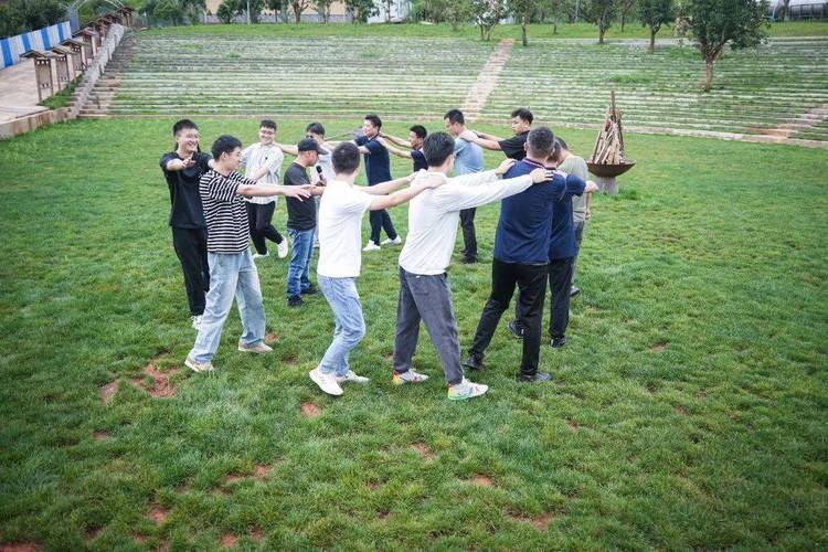 工业企业新生代管理者团队拓展训练合影