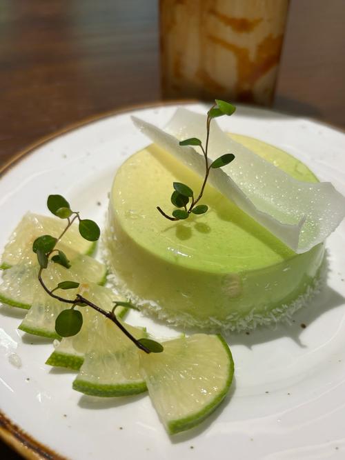 甜品摆盘焦点主次对比实例