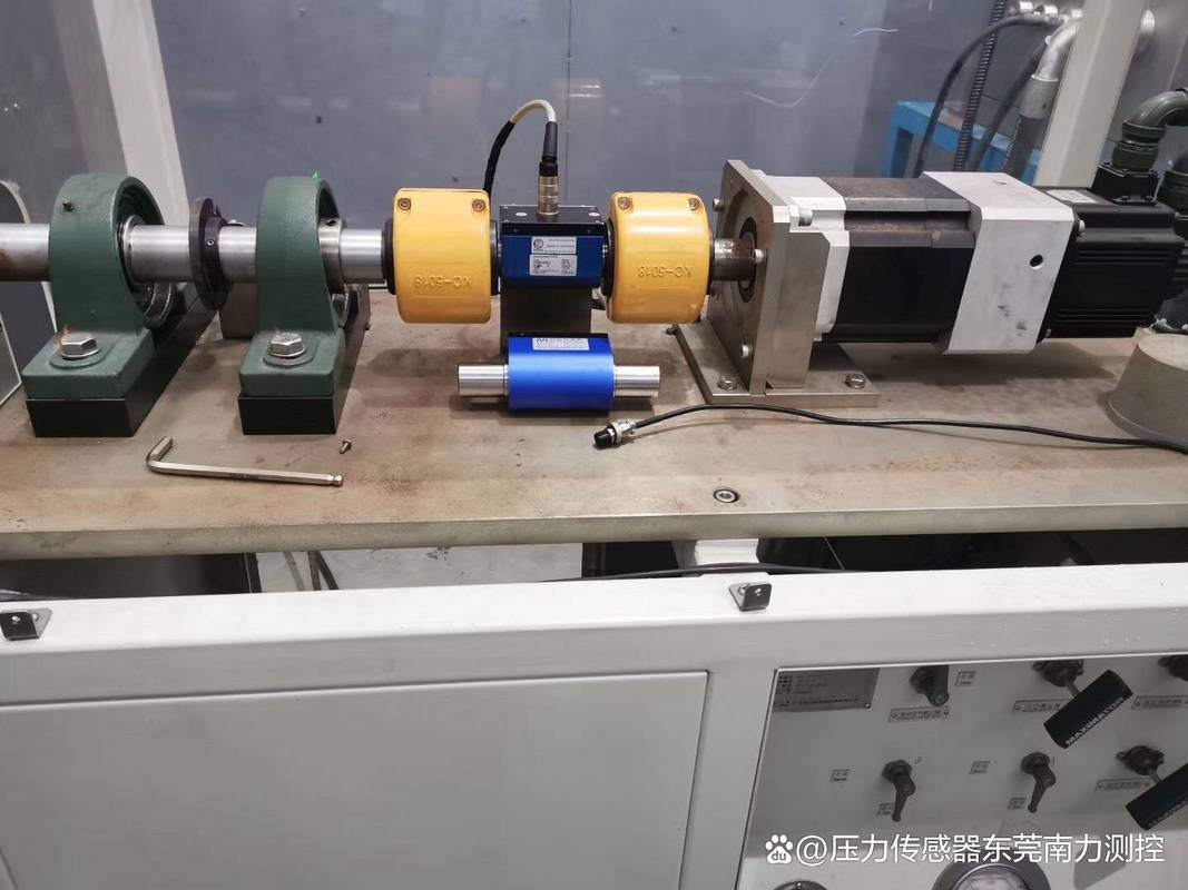 工业攻丝扭矩传感器生产标定台实拍