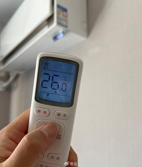 夏季开空调的室内桌面温度计实拍