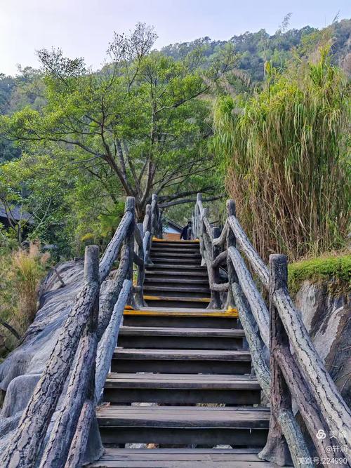 腾冲热海山间木质观景步道