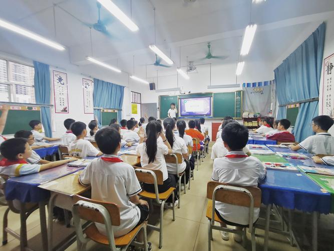 新课改把友善互助搬上了日常课堂