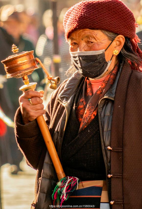 大昭寺广场转经人群