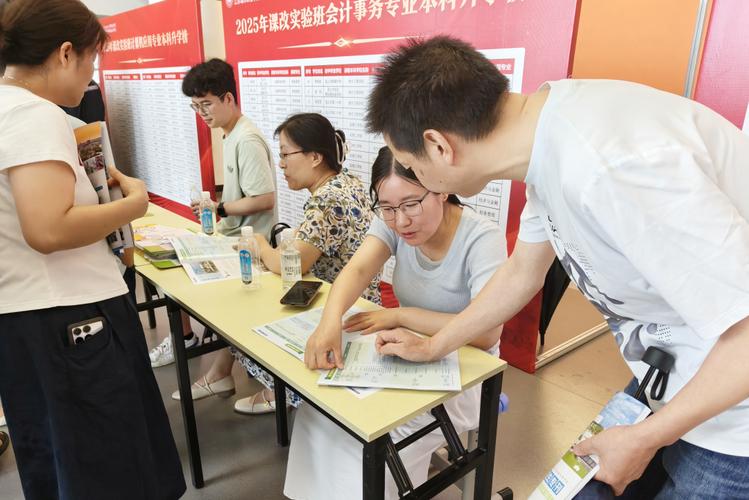 职教高考招生咨询会现场实拍