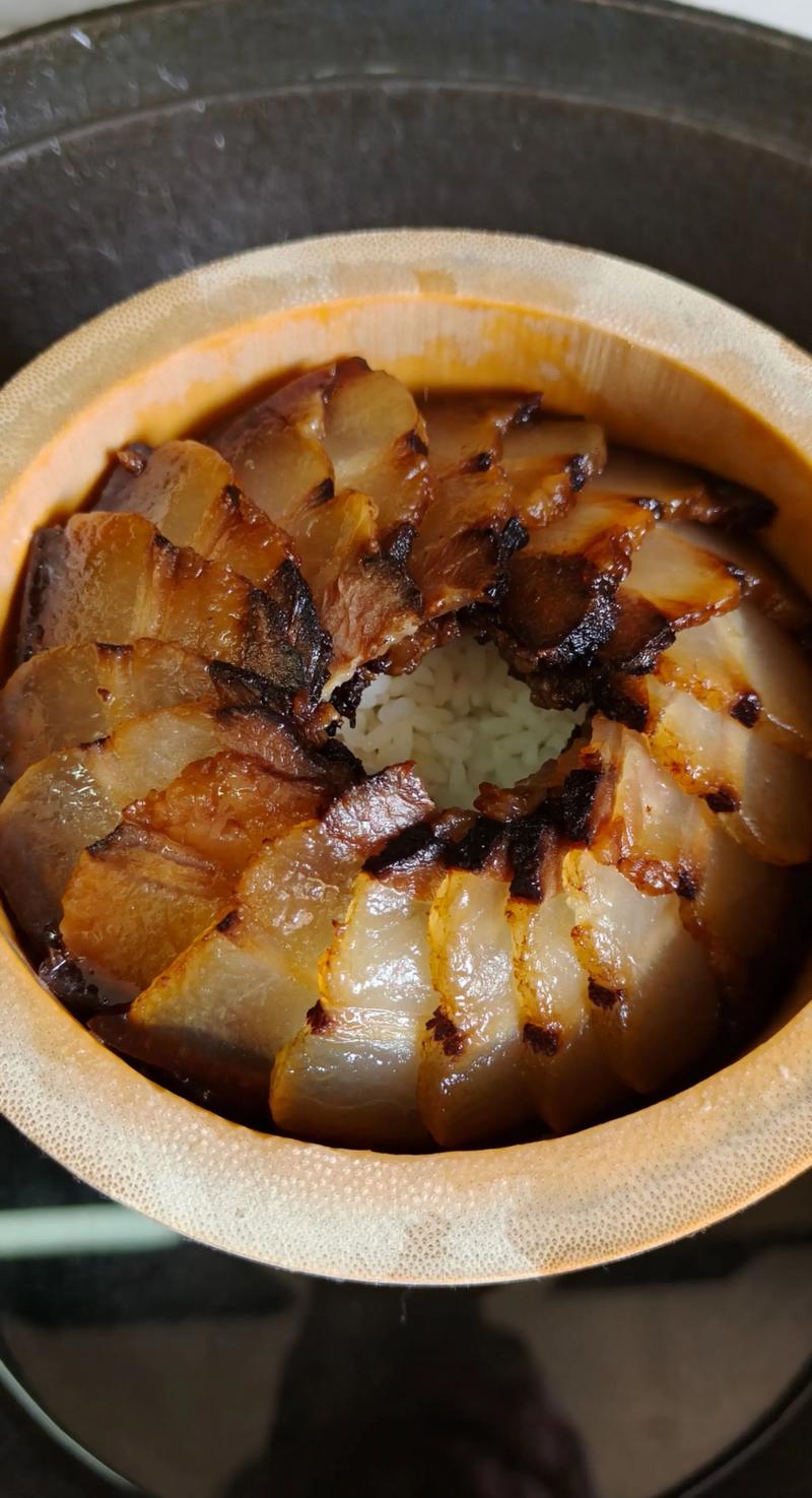 南漳幸家坪村农家院柴火腊肉蒸饭