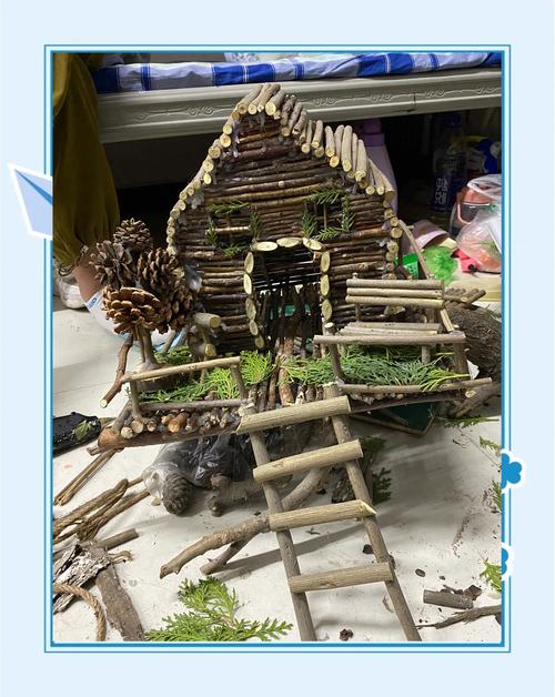 森林幼儿园孩子们搭建的松果树枝城堡作品