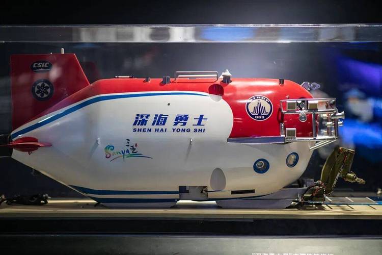 万米载人潜器国产深海承压玻璃球成品图