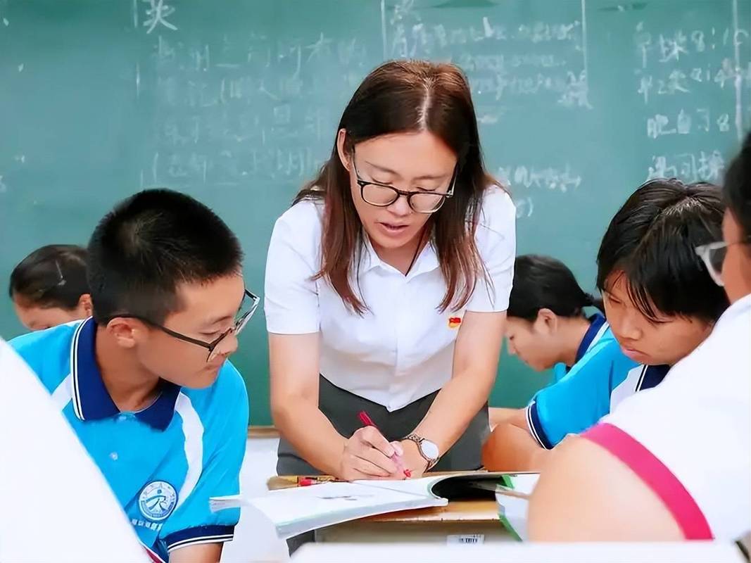 中小学课堂教师应对学生突发提问场景