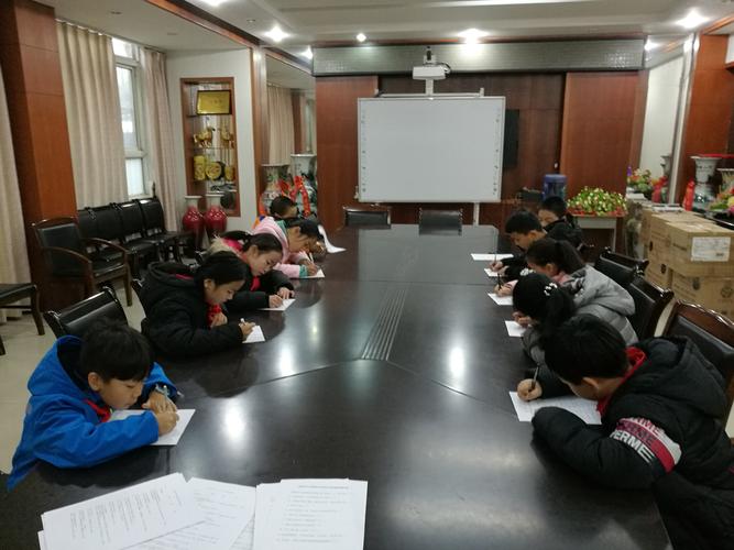 中小学课堂教育游戏分组答题场景