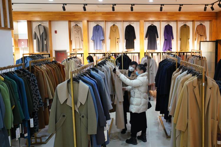社区商圈内工厂直供羊绒零售门店场景