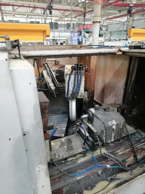 工厂车间注塑机短路损坏现场图