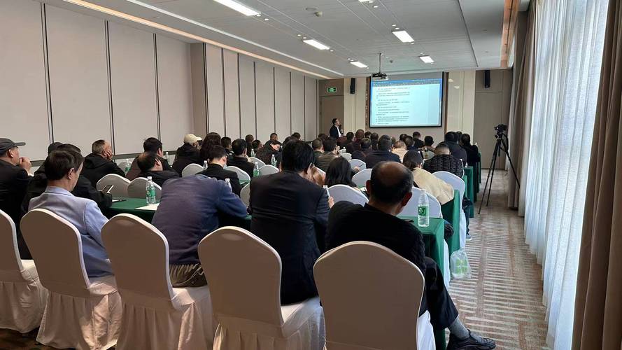 律师团队案件集体研讨会议现场