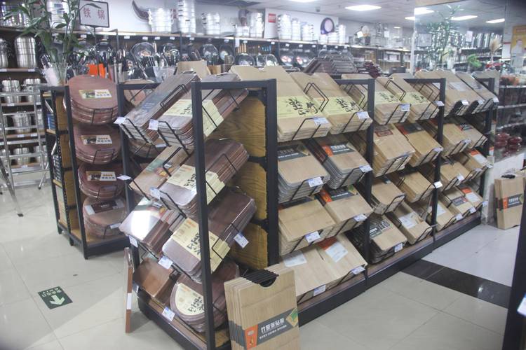社区底商工厂直供家居店货架陈列实拍
