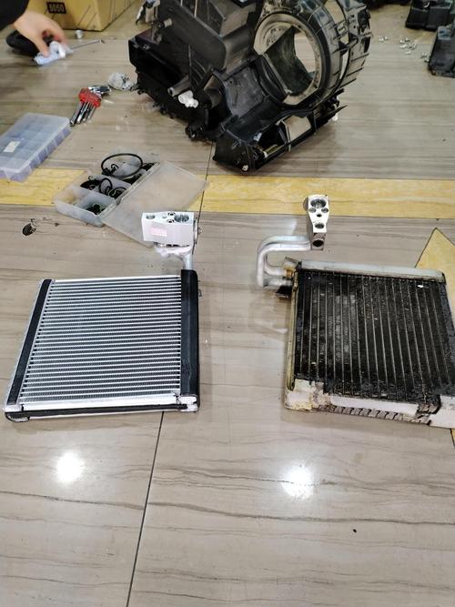 汽车空调蒸发器堵塞积水实拍
