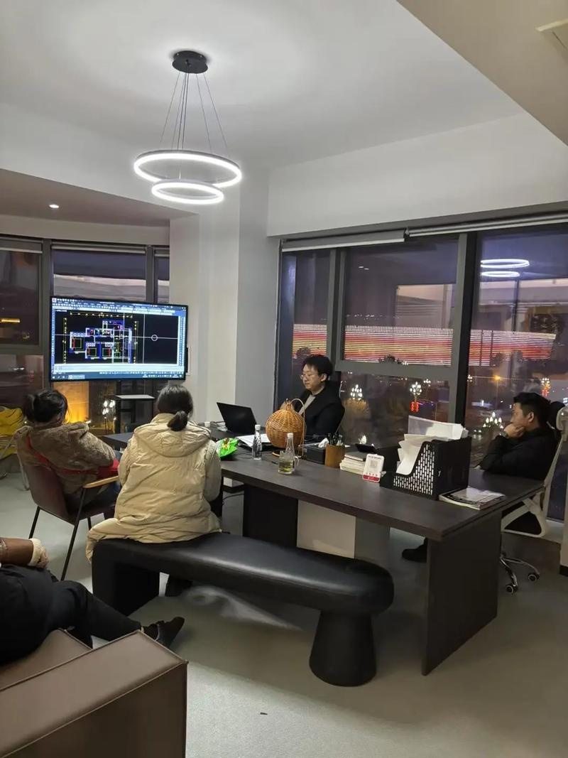 MCN机构深夜加班实景