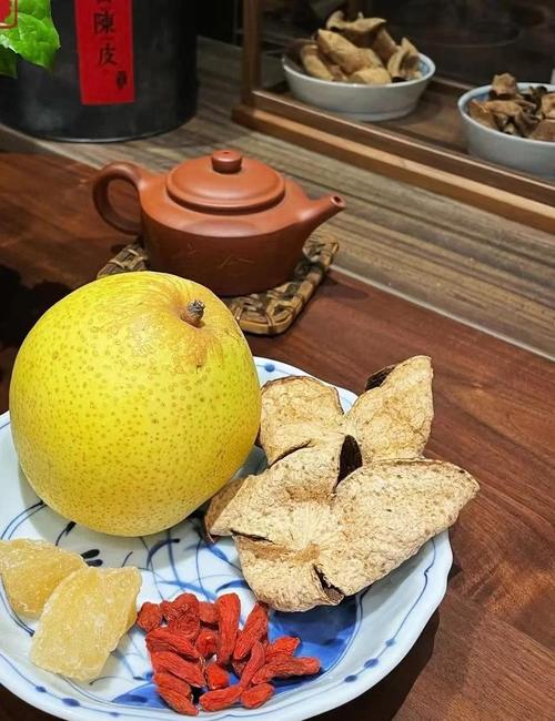 秋天干燥煮梨水润燥食材图