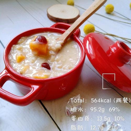 早餐燕麦粥撒干果碎示意图
