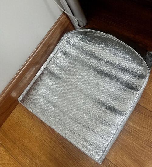 保温餐袋底部隔热垫铺设方法