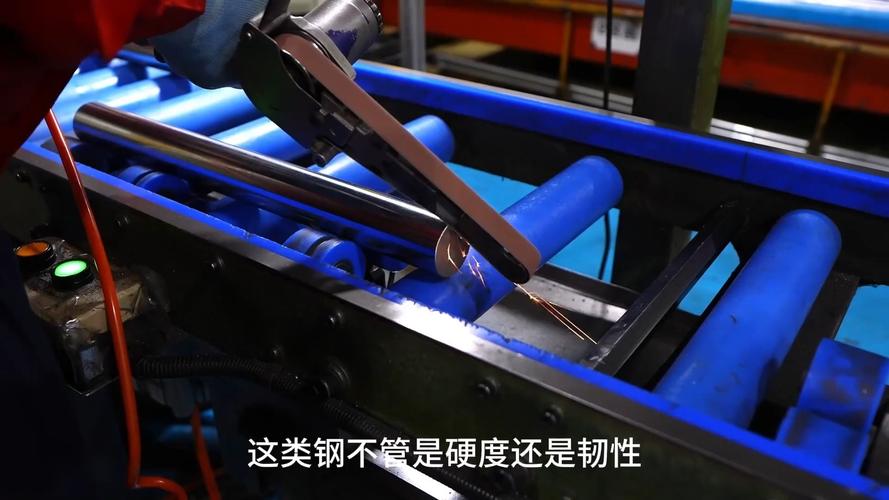 重型冲压线液压缸缸筒内壁加工场景