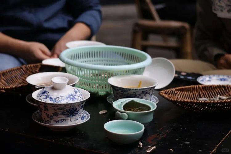 三、锦江边的茶馆：与李冰对饮一杯盖碗茶