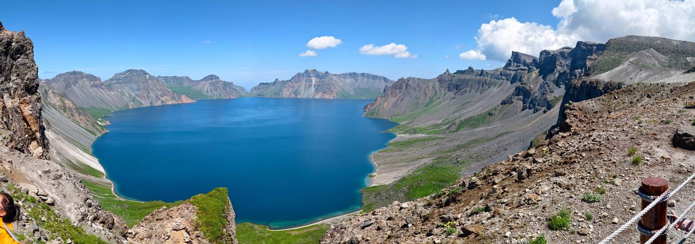 吉林长白山天池十六峰环绕全景