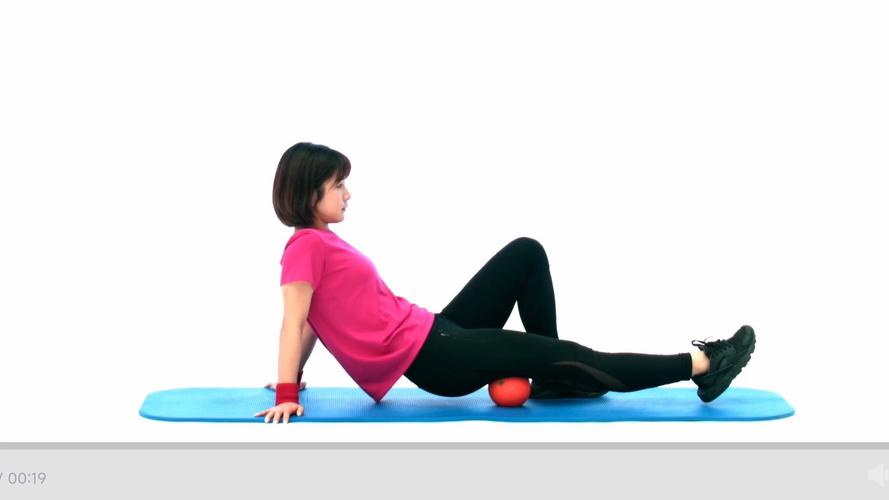 泡沫轴放松大腿后侧肌肉实拍