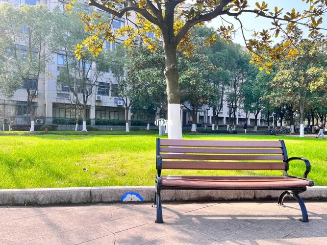 中学教学楼走廊休息长椅