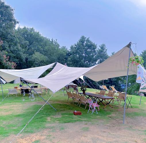 南京紫金山周末露营游客装备实拍