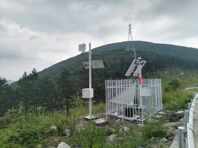 山地地质灾害分布式光纤传感器安装现场图