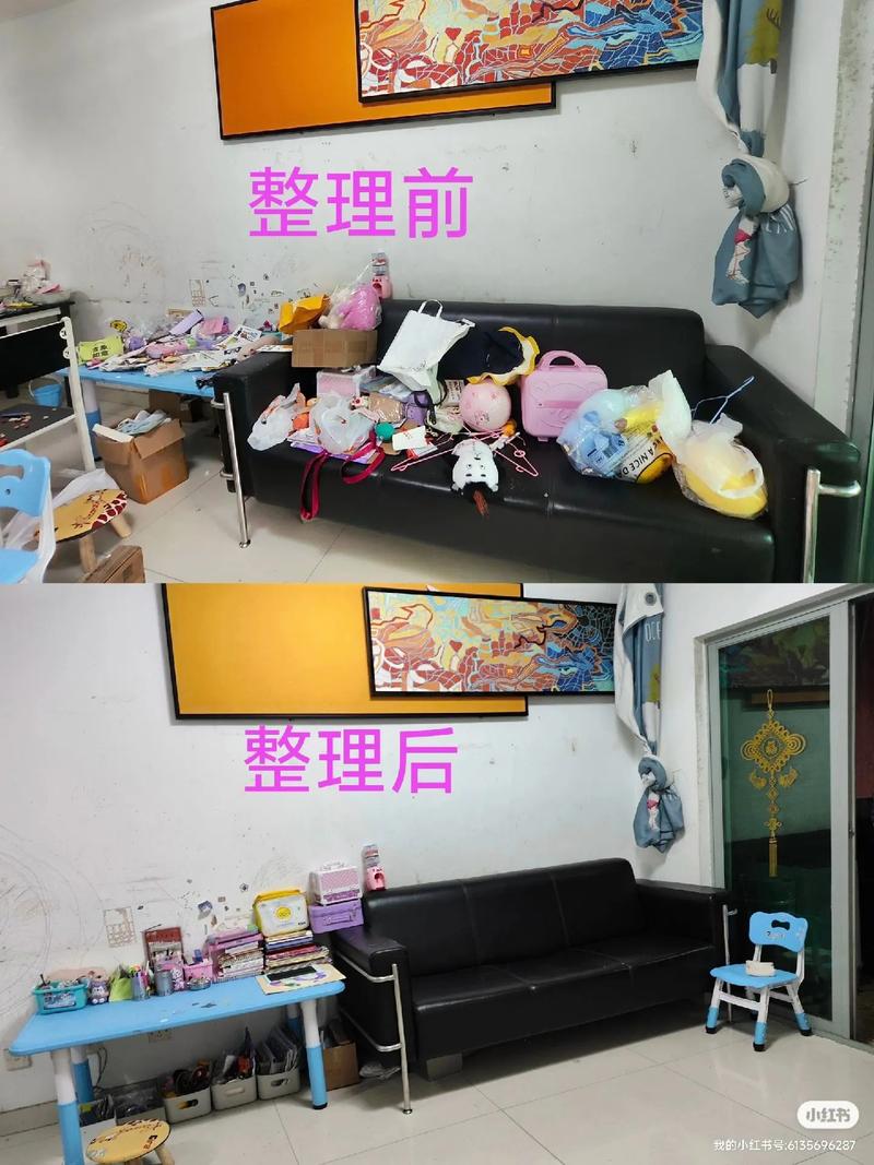 简约风客厅收纳 杂物堆积与整洁空间对比图