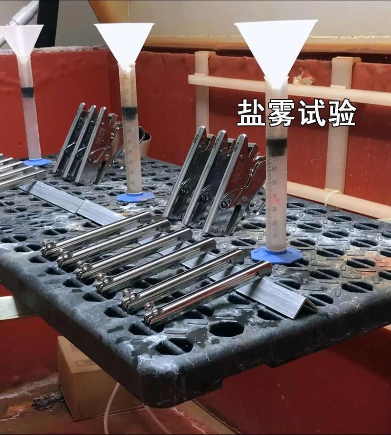 盐雾试验后不锈钢法兰缝隙腐蚀实例