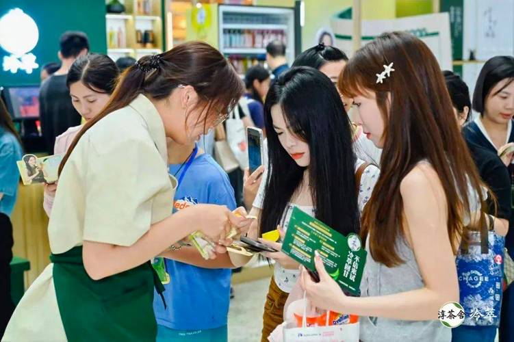 连锁茶饮品牌线下快闪活动兼职团队工作场景