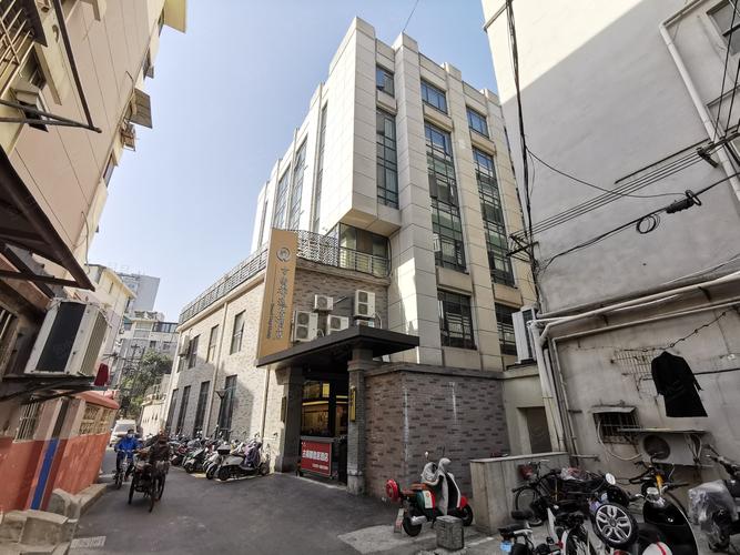 南京新街口地铁口公寓楼外观