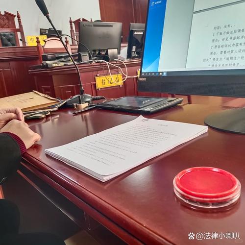 家属匆忙寻找刑事辩护律所场景