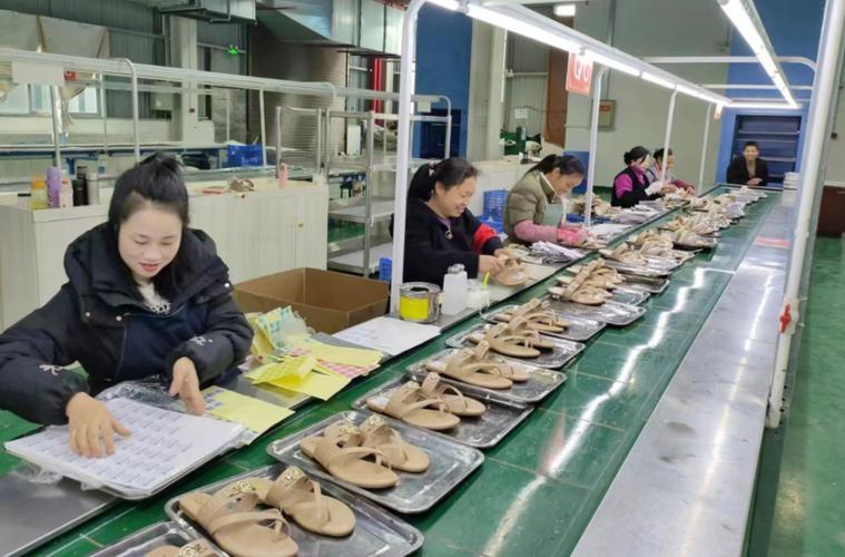 安全鞋生产线包头定位装订工序