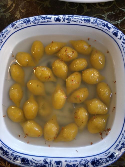 池州舜耕山半山腰竹茶棚里盛着野笋的山粉圆子