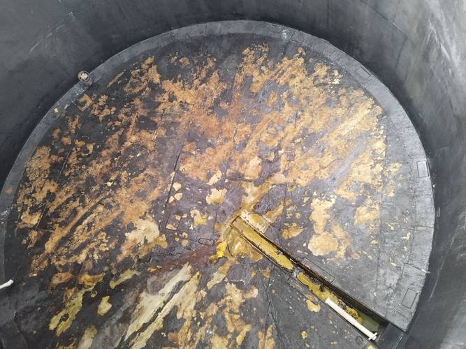 化工厂反应釜内衬涂层点蚀穿孔失效细节