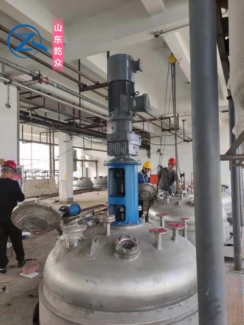 反应釜顶入式搅拌器装配现场