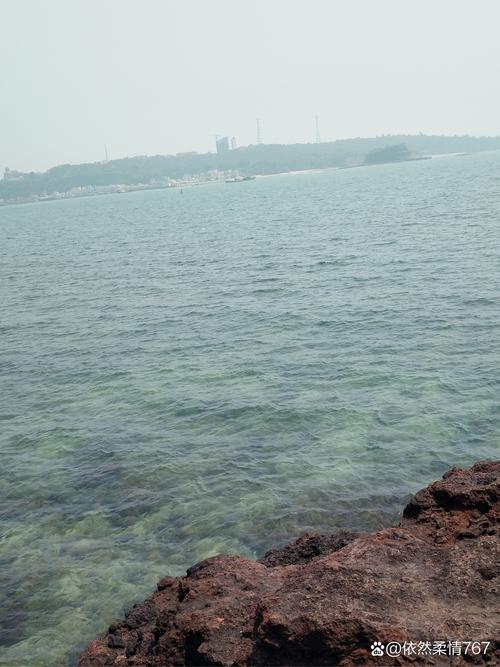 3. 广西涠洲岛:骑电驴追月亮,海鲜吃到吐