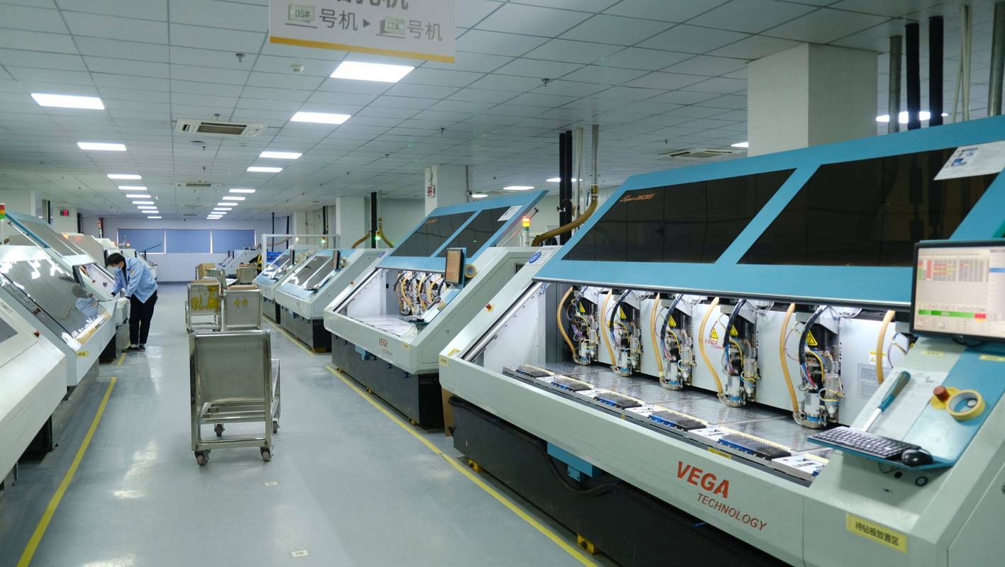 PCB板全自动电镀生产车间实拍
